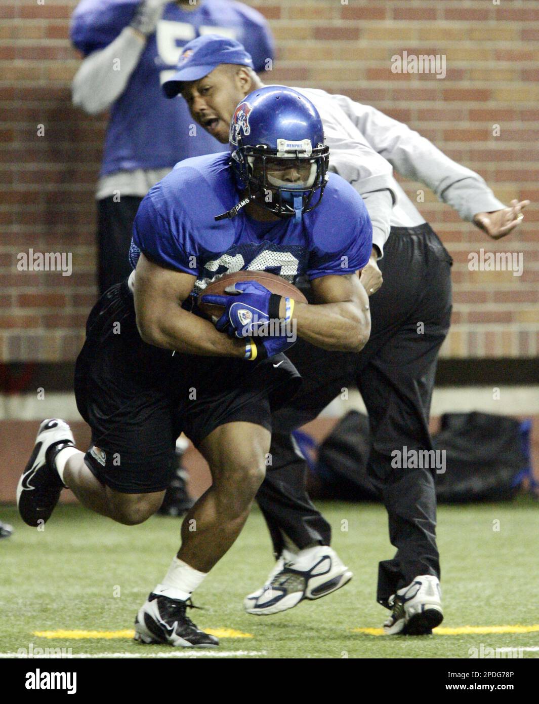 Memphis running back coach Jeep Hunter hands off to DeAngelo Williams