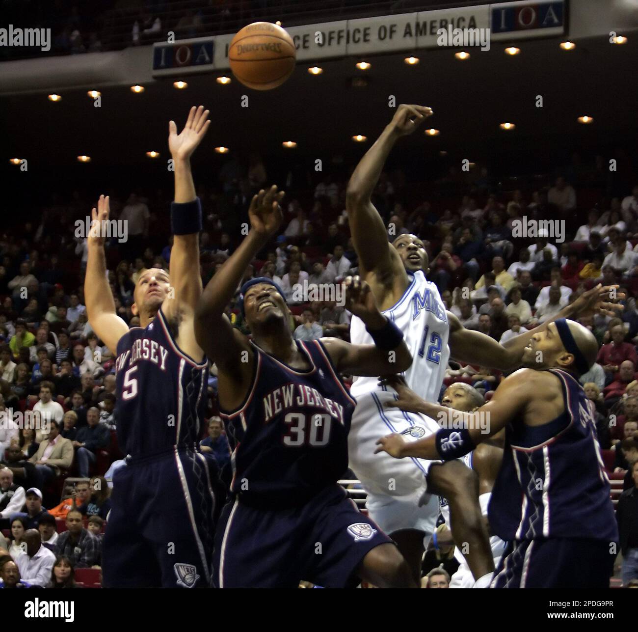 New Jersey Nets' Jason Kidd (5), Clifford Robinson (30) and Vince