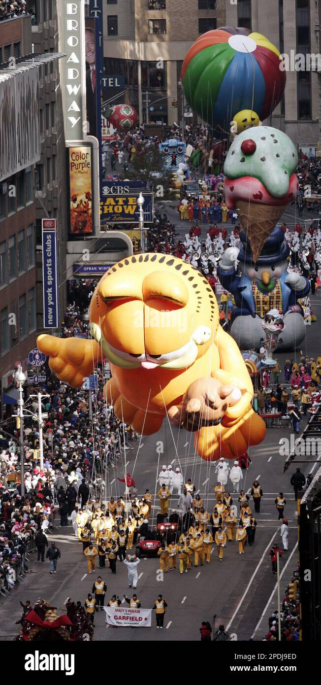 Garfield the Cat floats down Broadway during the Macy's Thanksgiving ...
