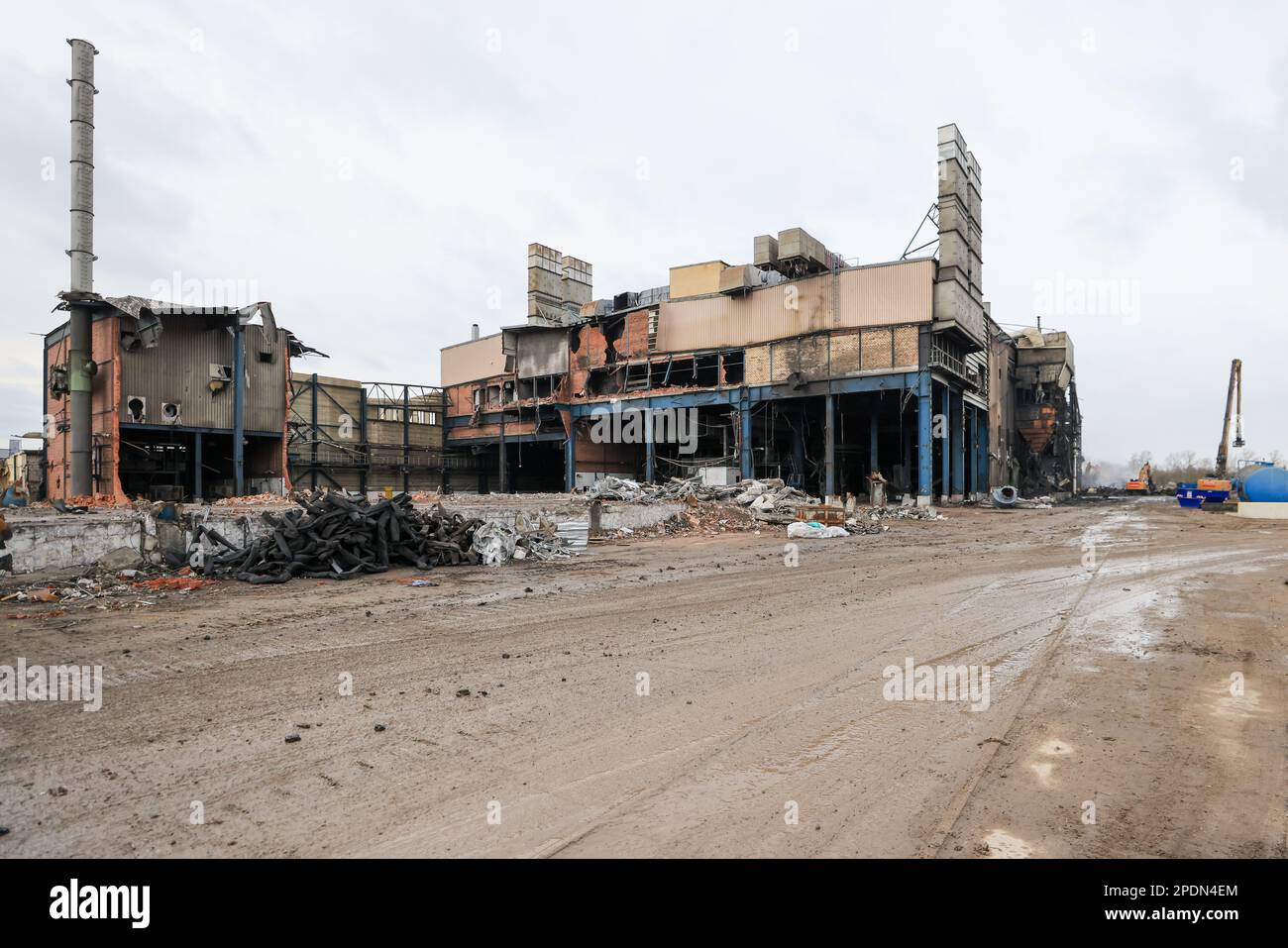 07 March 2023, Saxony, Leipzig: Demolition excavators are making ...