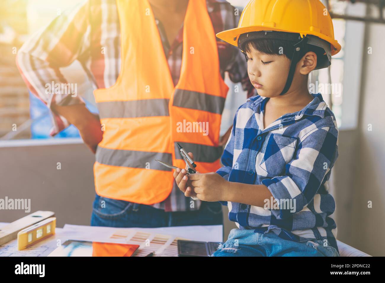 engineer builder family father day role play teaching son kid at construction site Stock Photo