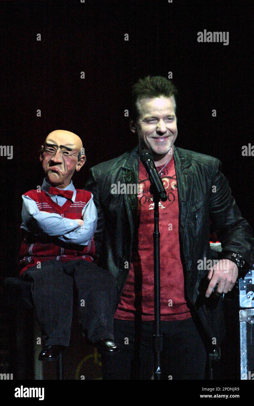 Jeff Dunham And 'Walter' Comedian Ventiloquist Jeff Dunham Performing ...