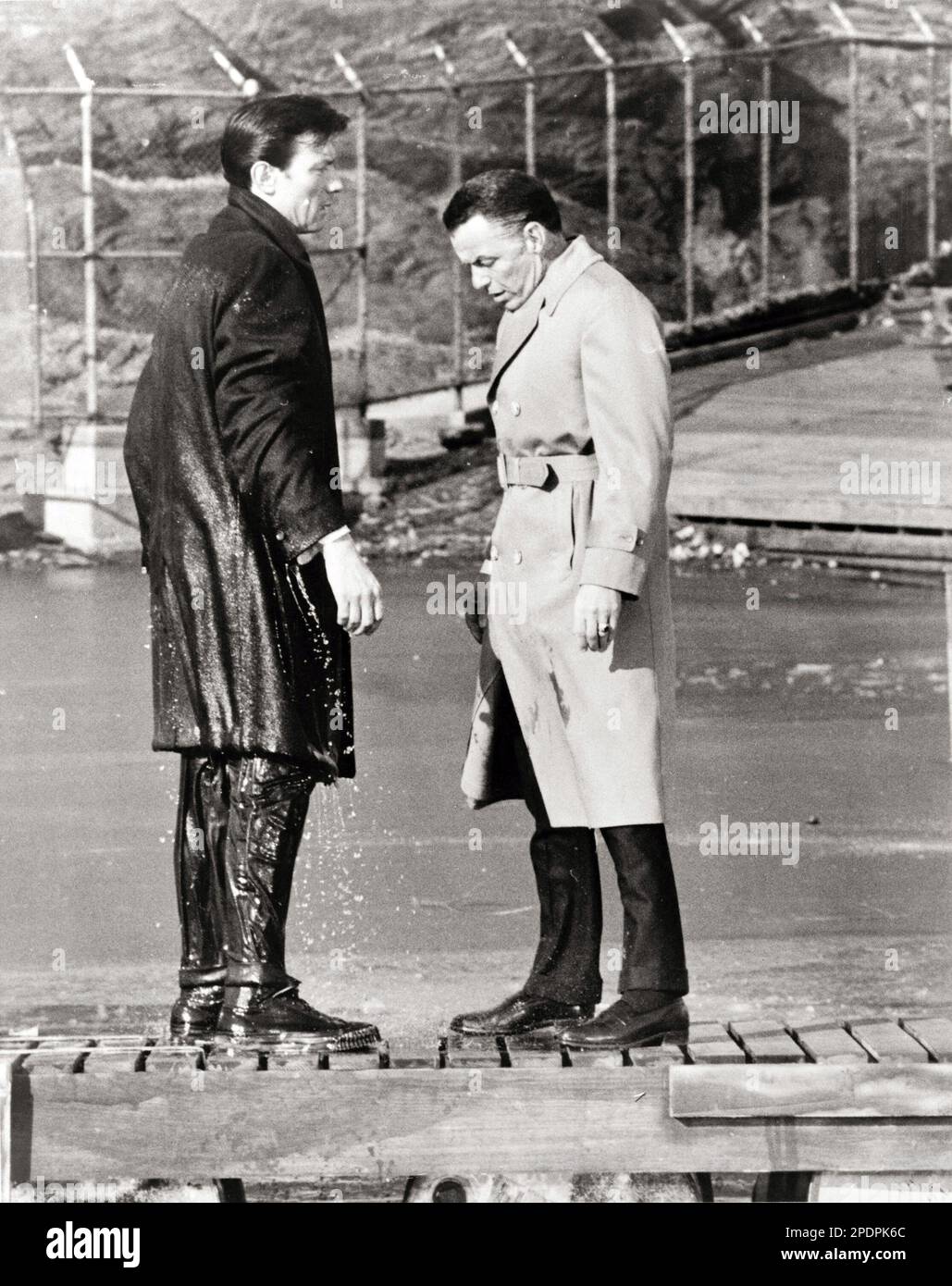 Laurence Harvey (left) and Frank Sinatra (right) filming a scene from The Manchurian Candidate in Central Park, New York Stock Photo