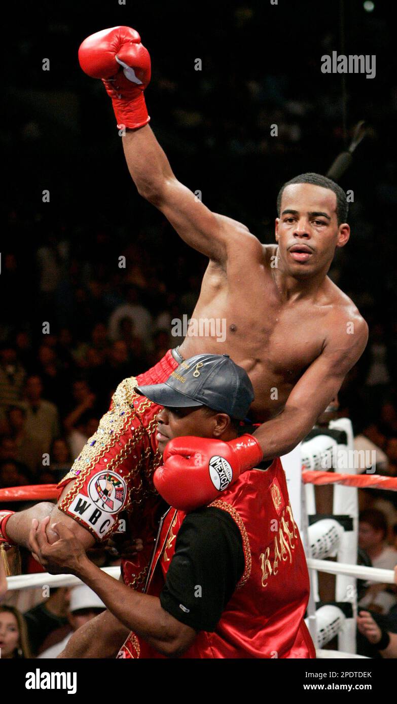 Zahir Raheem, top, of Philadelphia, celebrates his win over Erik ...