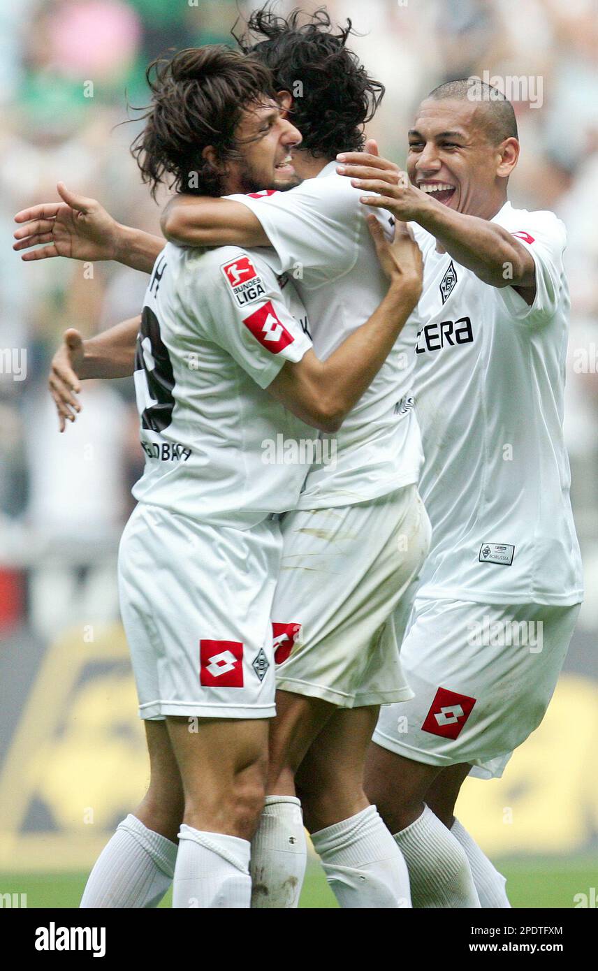 Moenchengladbach's "Kahe" de Souza Floresta, right, from Brazil celebrates  with scorer Ze Antonio, center, from Portugal and Thomas Broich, left,  during the German first division soccer match between VfL Borussia  Moenchengladbach and