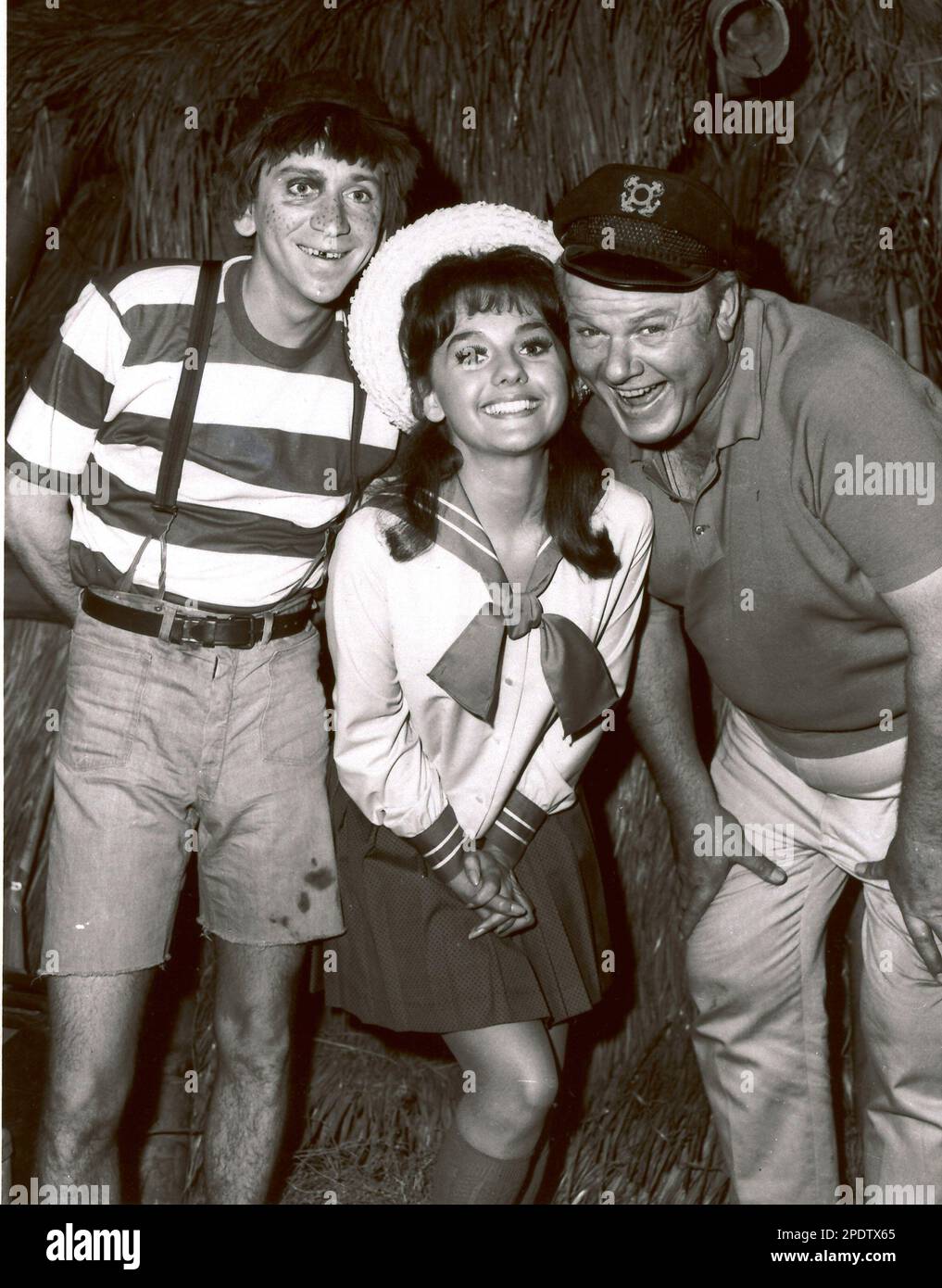 File Bob Denver Left Shown Posing With Fellow Cast Members Of Gilligan S Island Dawn