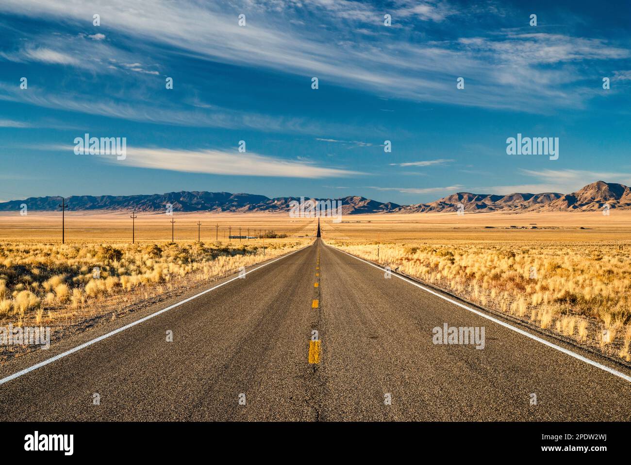 15 miles long straight line of Grand Army of the Republic Highway (US 6), Hot Creek Range in distance, Great Basin Desert, east of Tonopah, Nevada USA Stock Photo