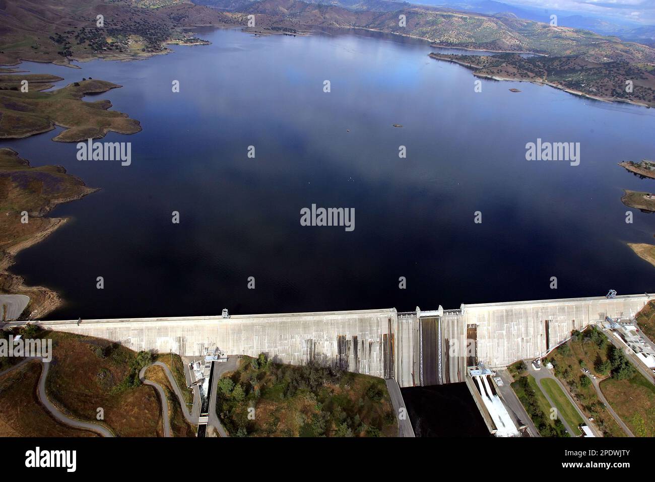 ** ADVANCE FOR TUESDAY, SEPT. 6 ** Friant Dam, bottom, forms Millerton