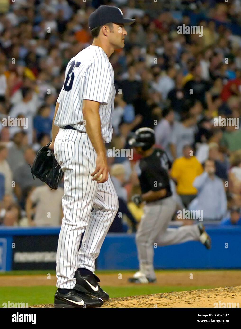 Baltimore orioles pitcher mike mussina hi-res stock photography and images  - Alamy