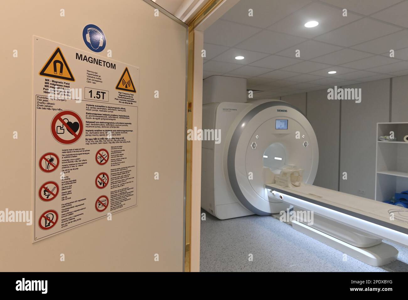 Body mri machines hires stock photography and images Alamy