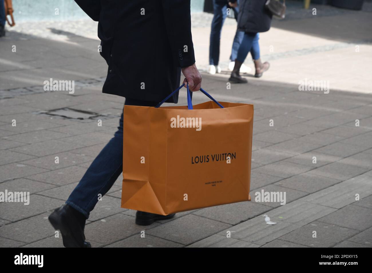louis vuitton shopping bag 2023