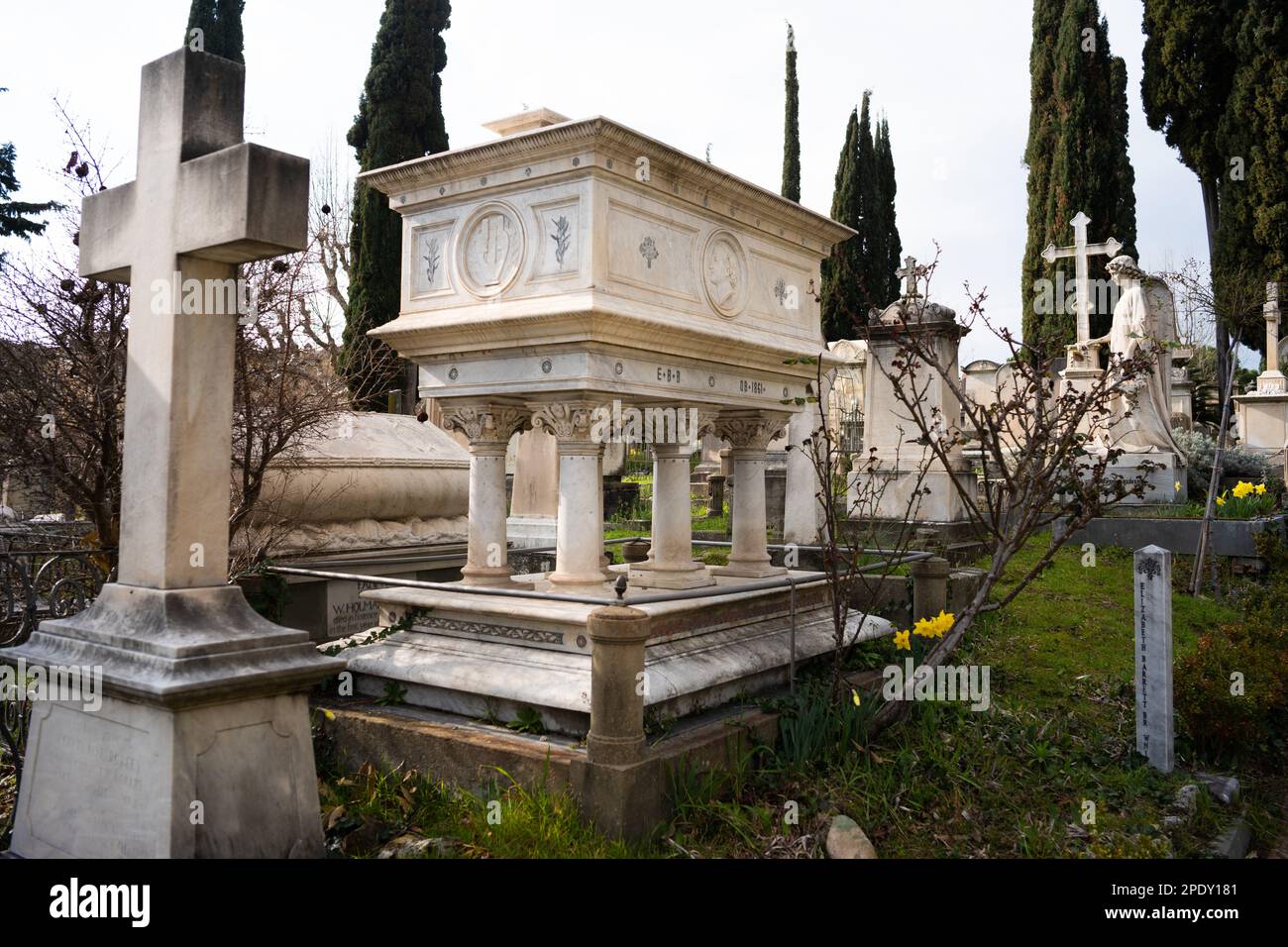 The English or Protestant cemetery in Florence, Italy. Amongst the tombs is that of the poet Elizabeth Barrett Browning and Fanny Holman-Hunt Stock Photo