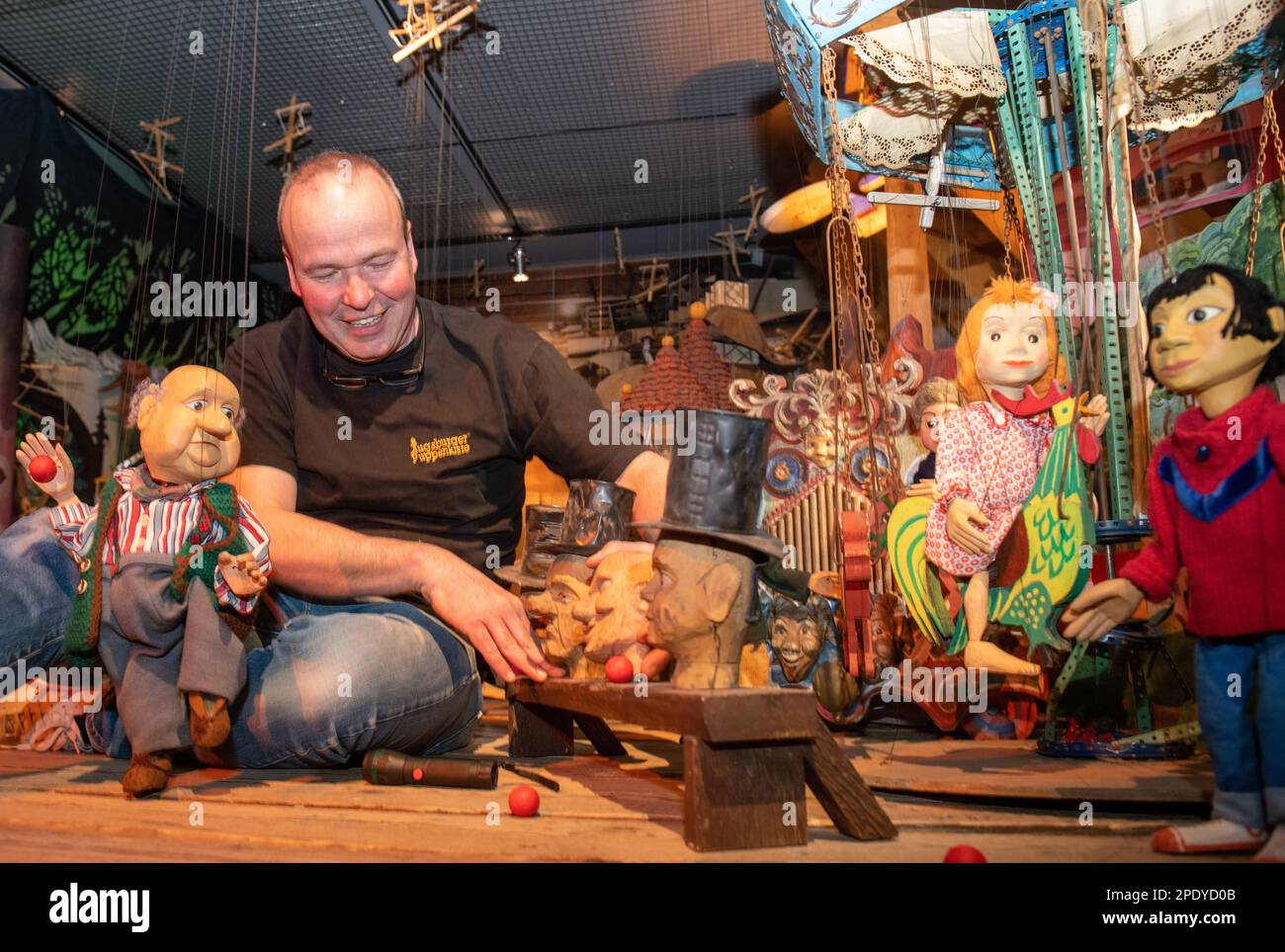 Augsburg, Germany. 15th Mar, 2023. Puppeteer Hans Kautzmann sets up