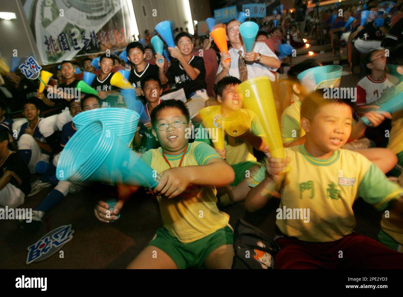 Young Taiwanese baseball players and fans gather at the city hall ...