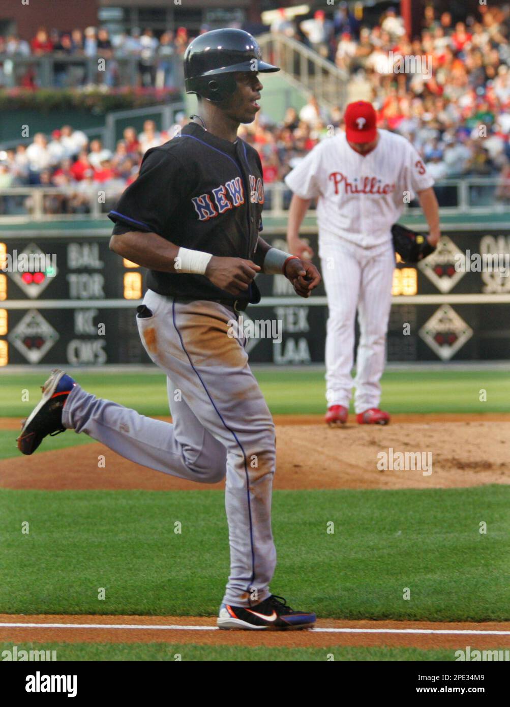 New York Mets' Jose Reyes, left, catches Philadelphia Phillies