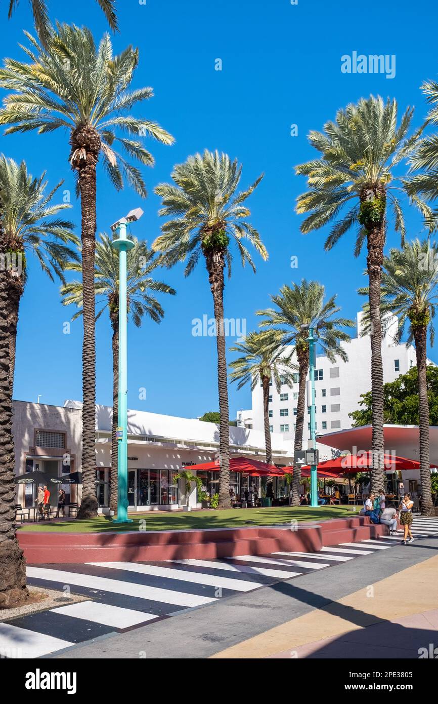The Lincoln Road boulevard in Miami Beach Stock Photo Alamy