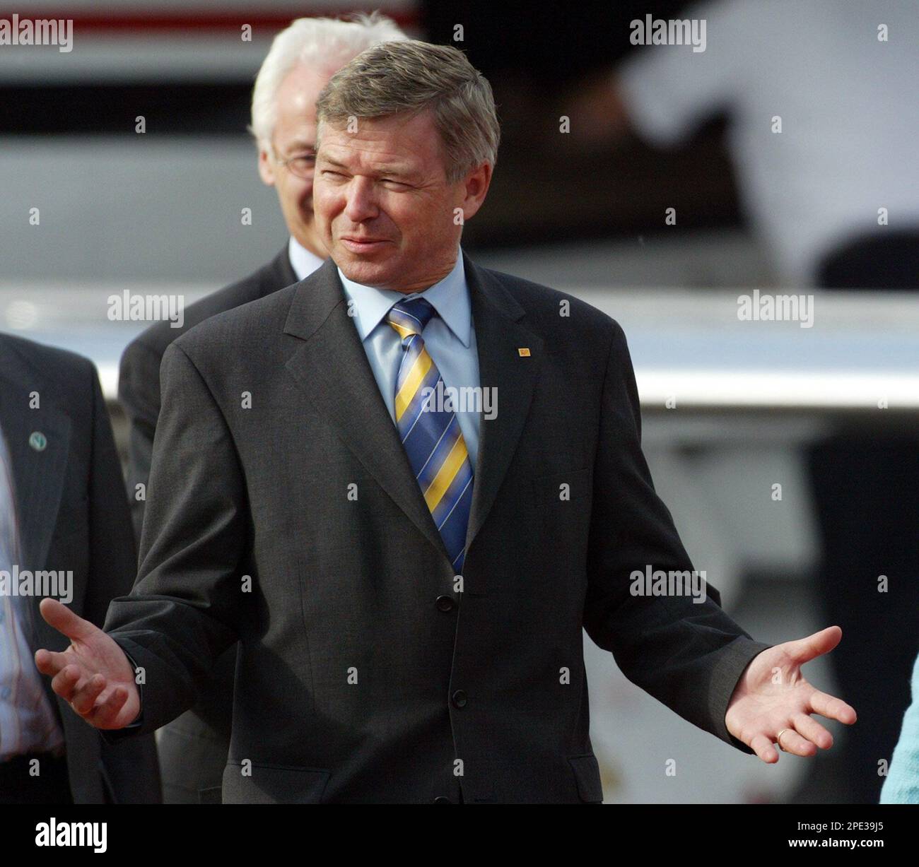 Norway's Prime Minister Kjell Magne Bondevik gestures as he arrives in  Moscow, Sunday, June 19, 2005. Bondevik is on a visit to Russia. (AP  Photo/Sergey Ponomarev Stock Photo - Alamy