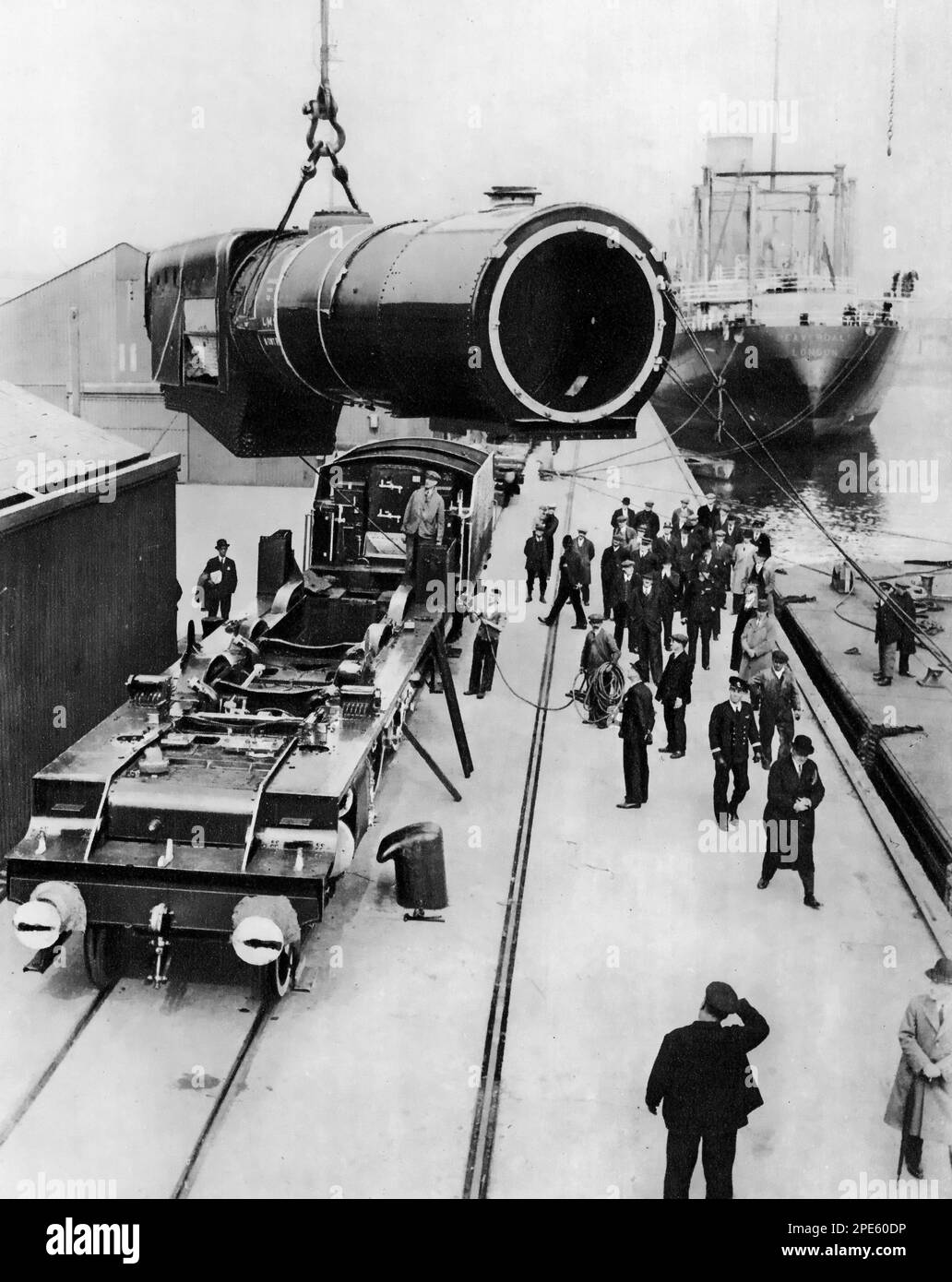 6100 The Royal Scot being dismantled at Tilbury before being transported to the Century of Progress International Exposition, Chicago, USA, 1933. The London, Midland and Scottish Railway (LMS) locomotive was shipped to the event by the Canadian Pacific owned SS Beaverdale. Stock Photo
