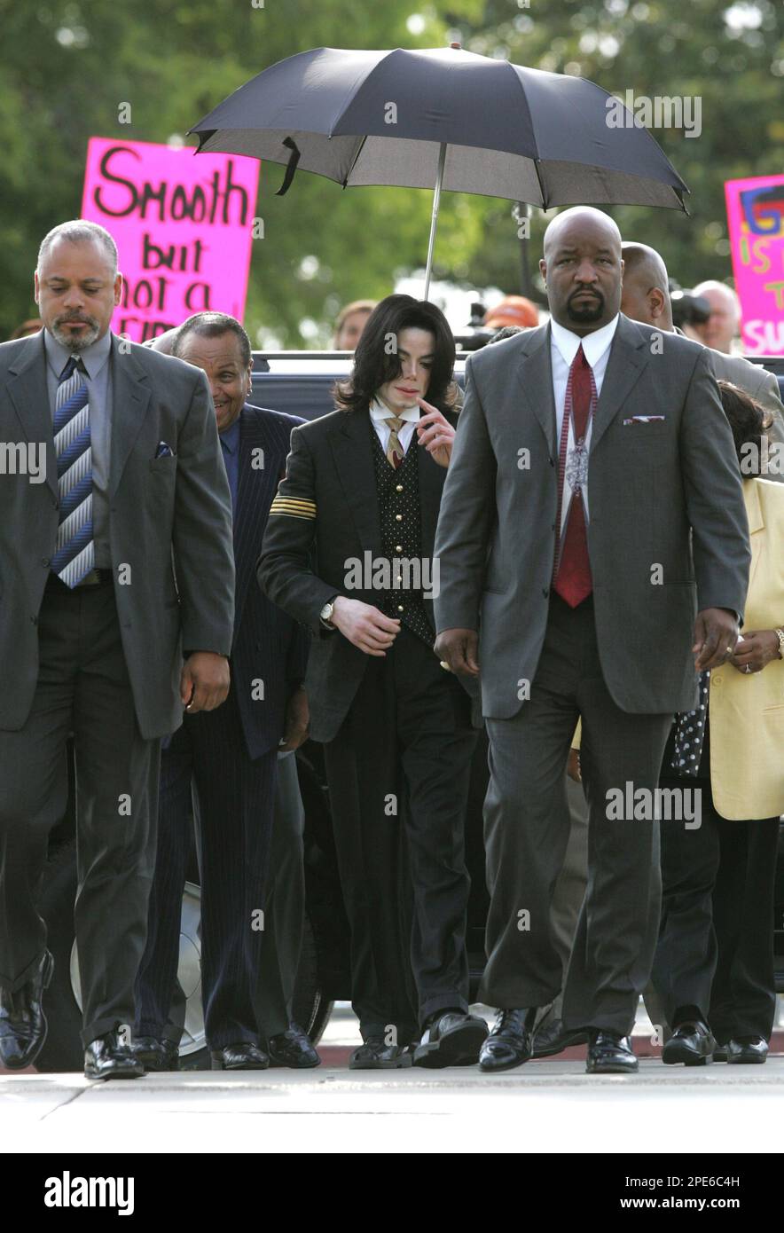 Michael Jackson arrives as his defense continues to present its case
