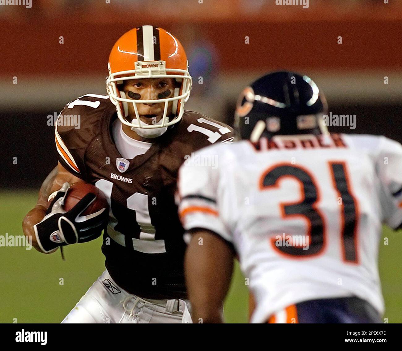 FILE ** Cleveland Browns tight end Kellen Winslow Jr., left, runs against  Chicago Bears' Nathan Vasher during a preseason game in Cleveland in this  Sept. 3, 2004, file photo. Winslow, who