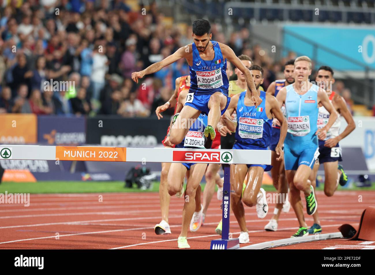 Osama ZOGHLAMI leading the field in the 3000m Steeplechase Final at the