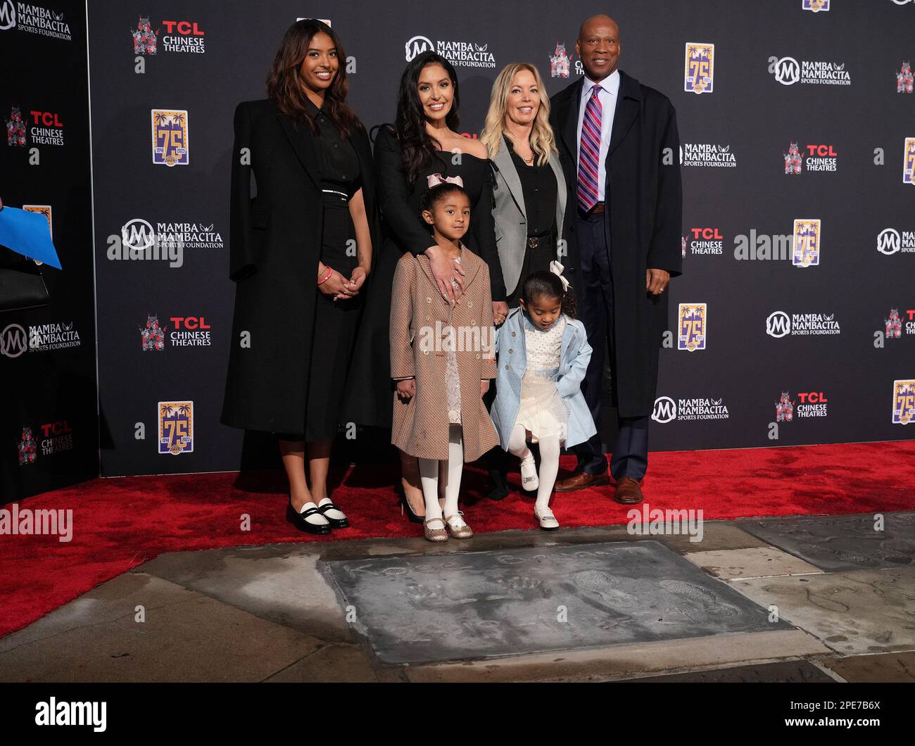 Kobe Bryant's Daughters Put Hands in Late Dad's Handprint: Photo