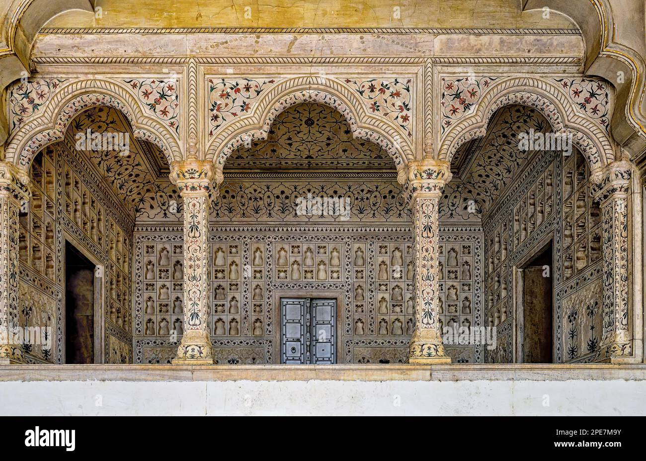 This chamber, the ’jharokha’, where the Emperor sat on his throne, had a triple arched opening, made from marble inlaid with precious stones. Stock Photo