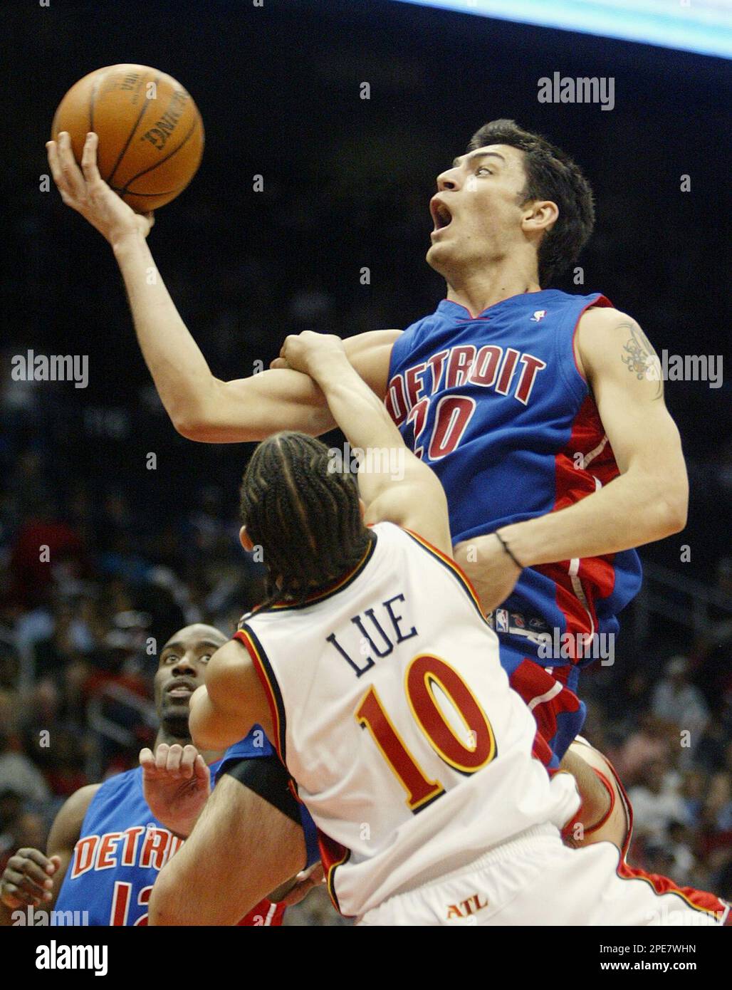 Detroit Pistons' Grant Hill dunks the ball while Atlanta Hawks