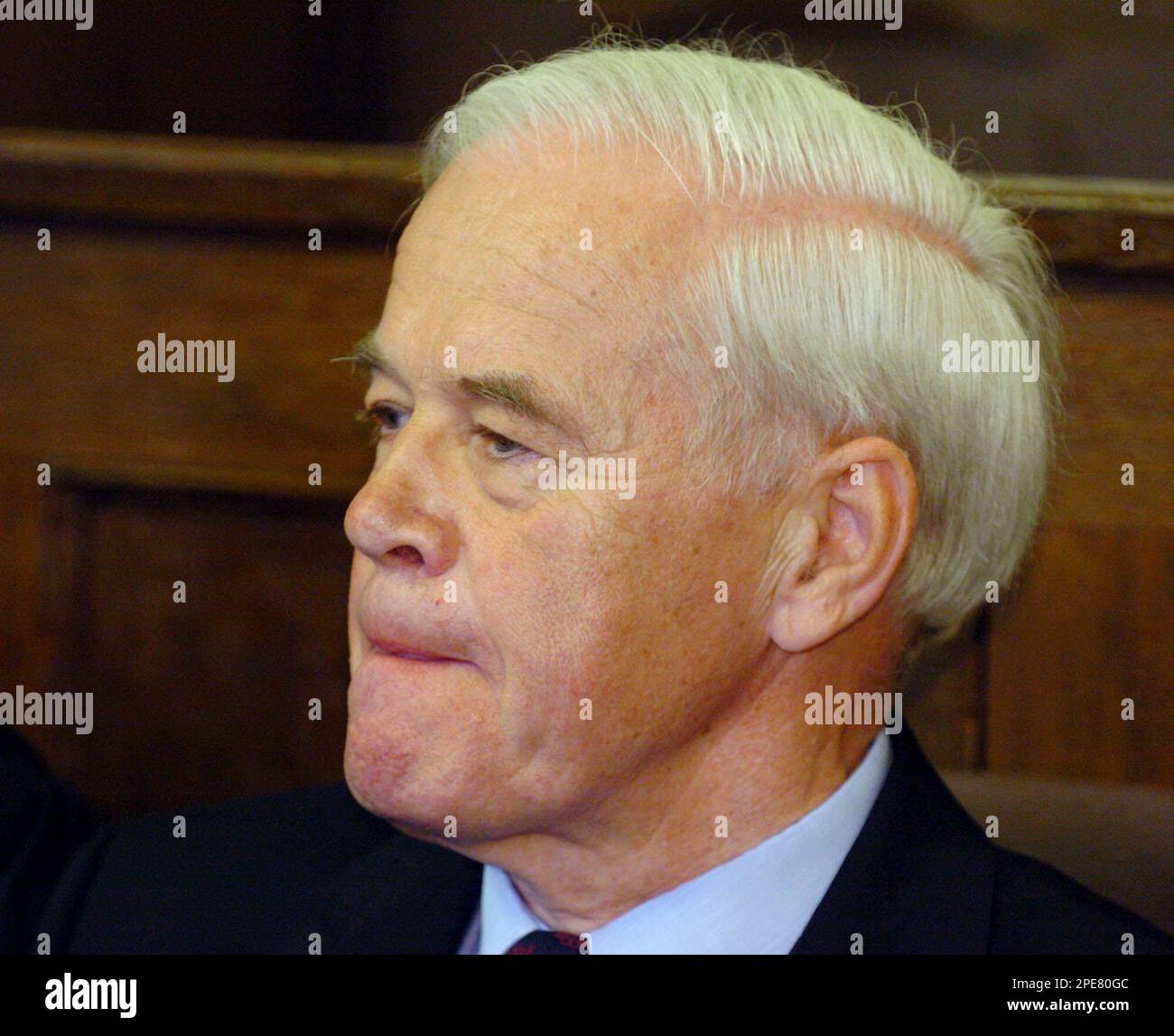 Der fruehere Bundesinnenminister Manfred Kanther erwartet am Montag 18