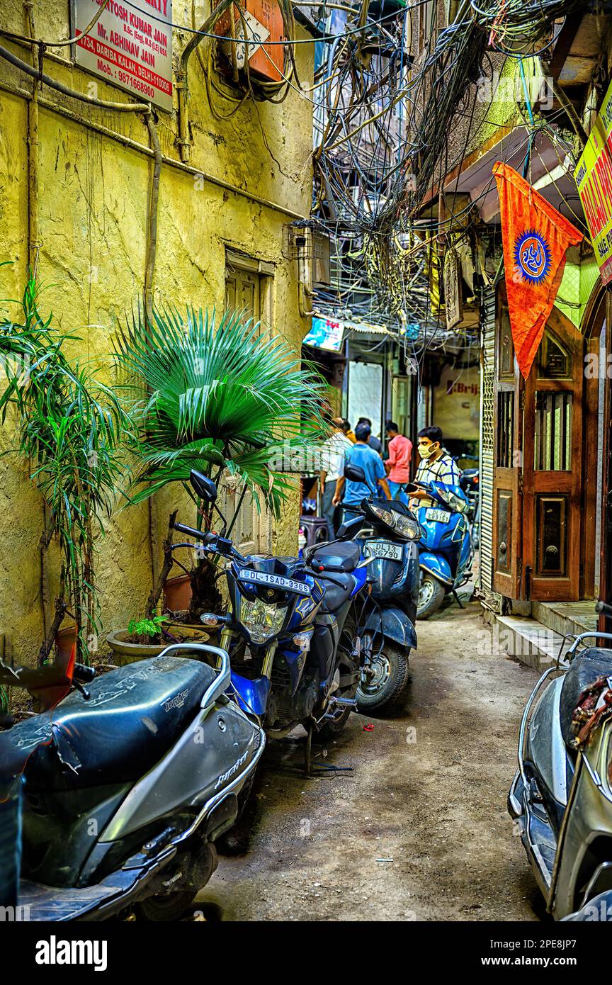 Wiring Nightmare in Chandni Chowk alleyway Stock Photo - Alamy