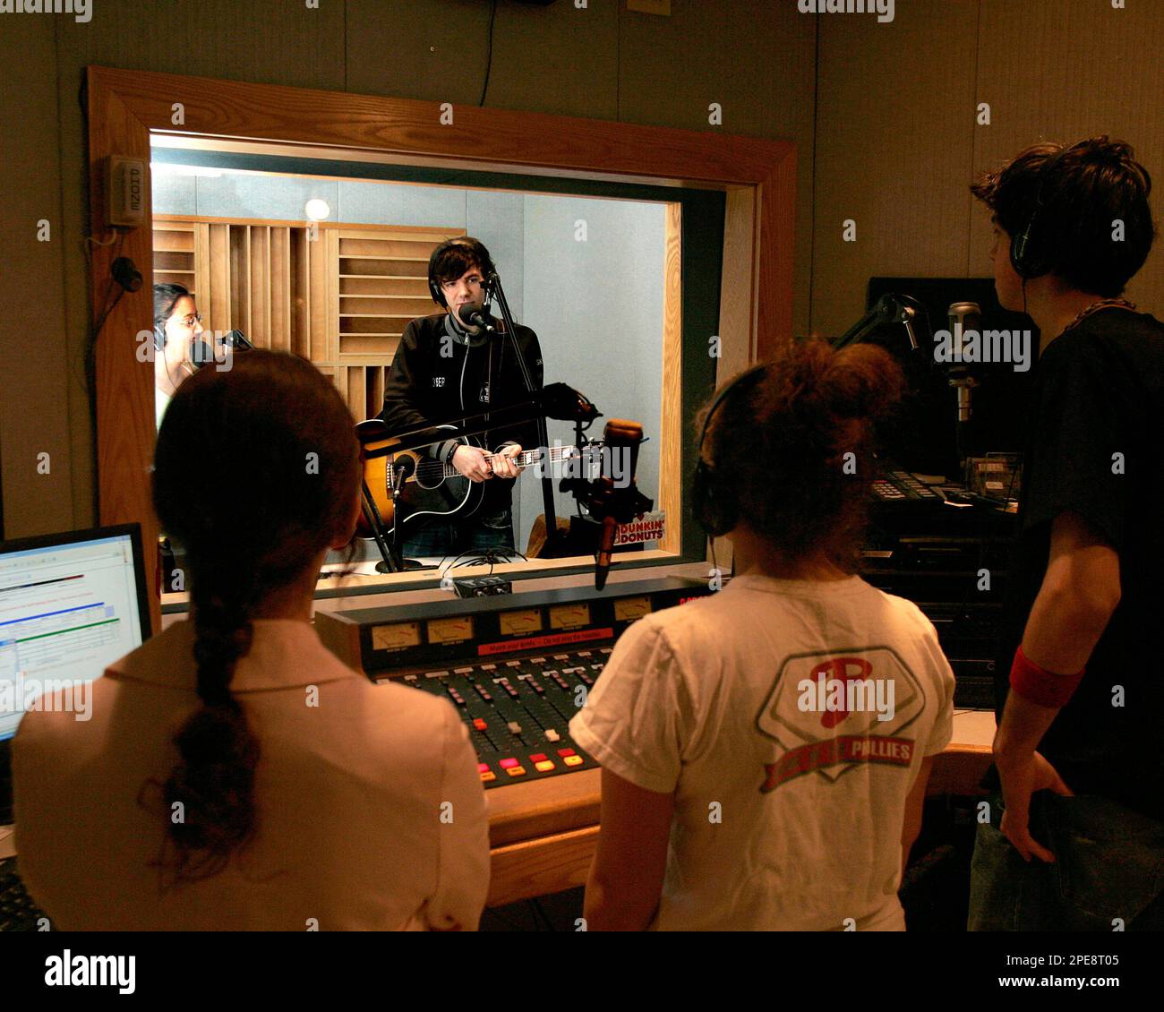 Stephen Kellogg lead singer of Stephen Kellogg and the Sixers is seen