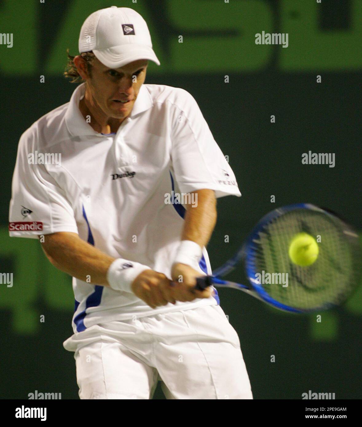 Thomas Johansson, of Sweden, returns the ball to Carlos Moya, of Spain, at  the Nasdaq 100 Open in Key Biscayne, Fla., Sunday, March 27, 2005. (AP  Photo/Luis M. Alvarez Stock Photo - Alamy