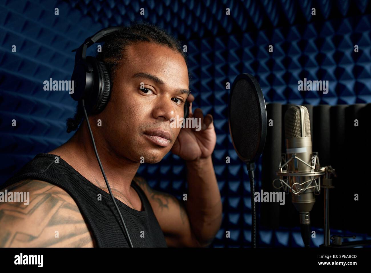 Isoud Rapper American Portrait afro american rapper hip hi-res stock photography and images ...
