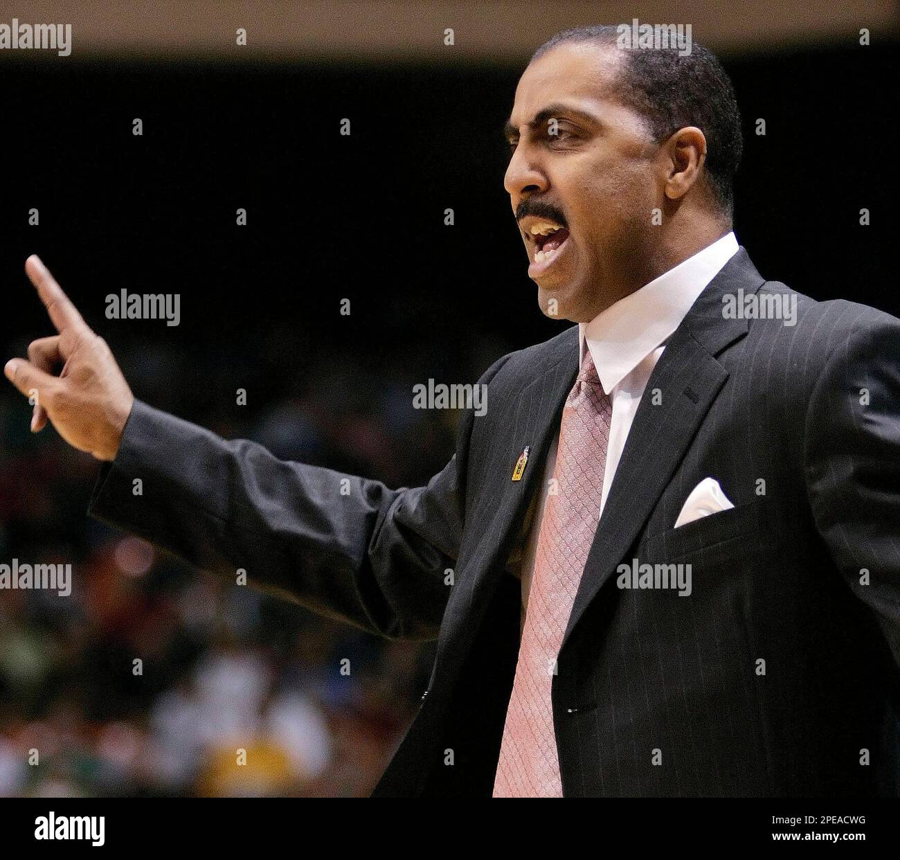 Washington head coach Lorenzo Romar yells at a referee in the first
