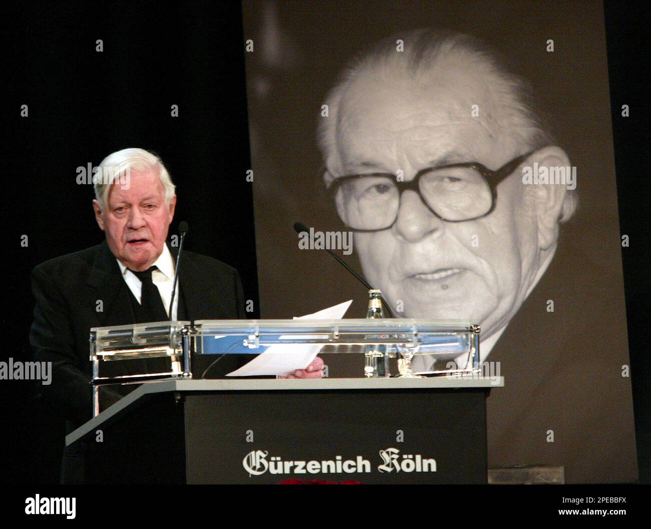 AltBundeskanzler Helmut Schmidt spricht am Montag, 7. Maerz 2005, im