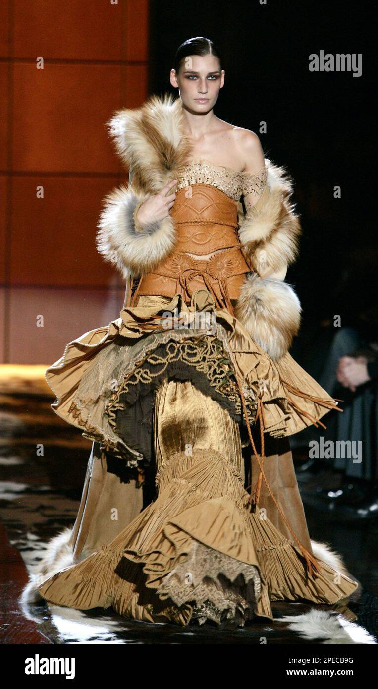 A model presents a creation as part of the Gianfranco Ferre' Fall/Winter  2005/2006 fashion collection, in Milan, Italy, Friday, Feb. 25, 2005. (AP  Photo/Luca Bruno Stock Photo - Alamy