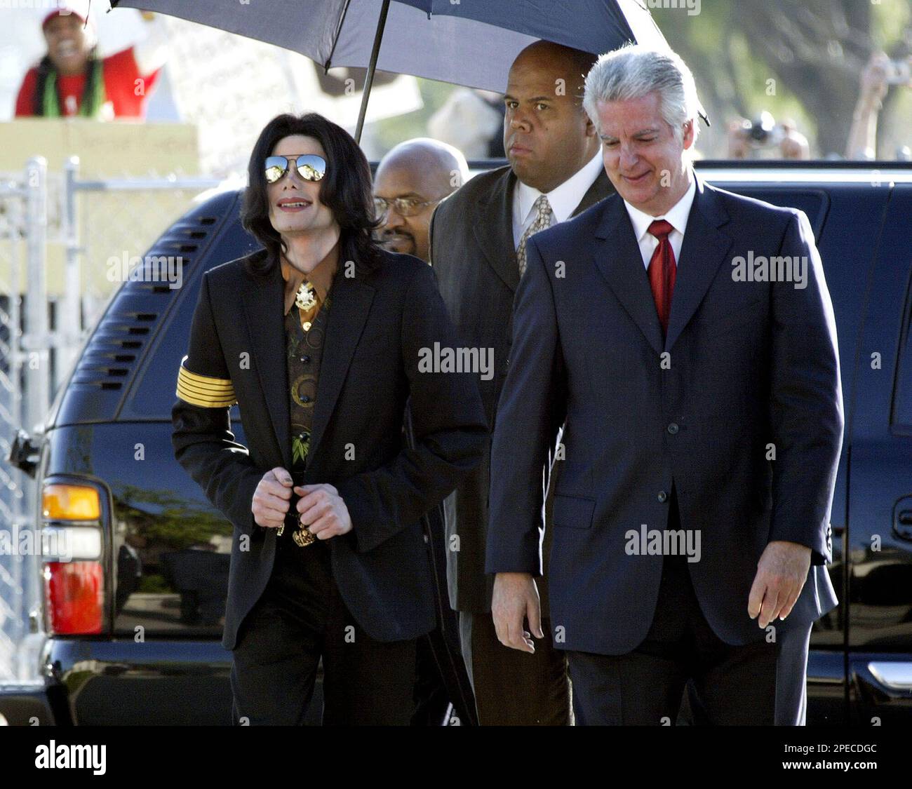 Michael Jackson and defense attorney Brian Oxman, right, arrive at the Santa  Barbara County Superior Court Thursday, Feb. 24, 2005, in Santa Maria, Calif.  Selection of eight alternate jurors continues Thursday and