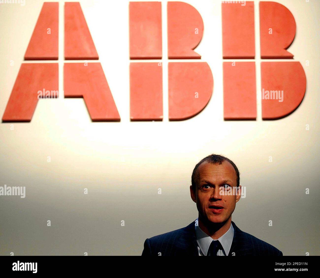Fred Kindle, CEO of ABB, talks to the media at the presentation of the 2004 fourth quarter and full year results in Baden, Switzerland, on Thursday, Feb. 17, 2005. The international engineering concern ABB which is based in Zurich, Switzerland, on Thursday reported a net profit of US$201 millions, after making a loss of US$779 millions in 2003. ABB moved into the black figures in 2004 after three years of losses.(AP Photo/Keystone, Walter Bieri) Stock Photo
