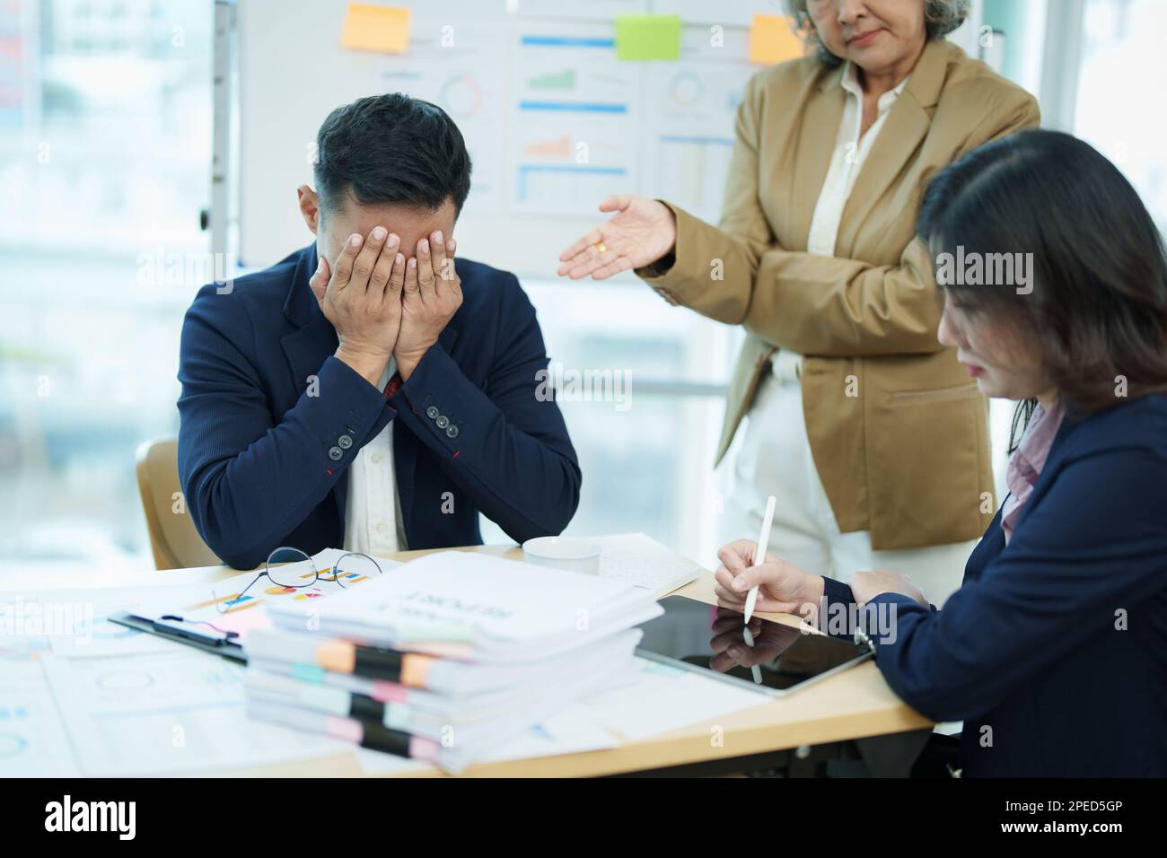 Employee being scolded boss hi-res stock photography and images - Alamy