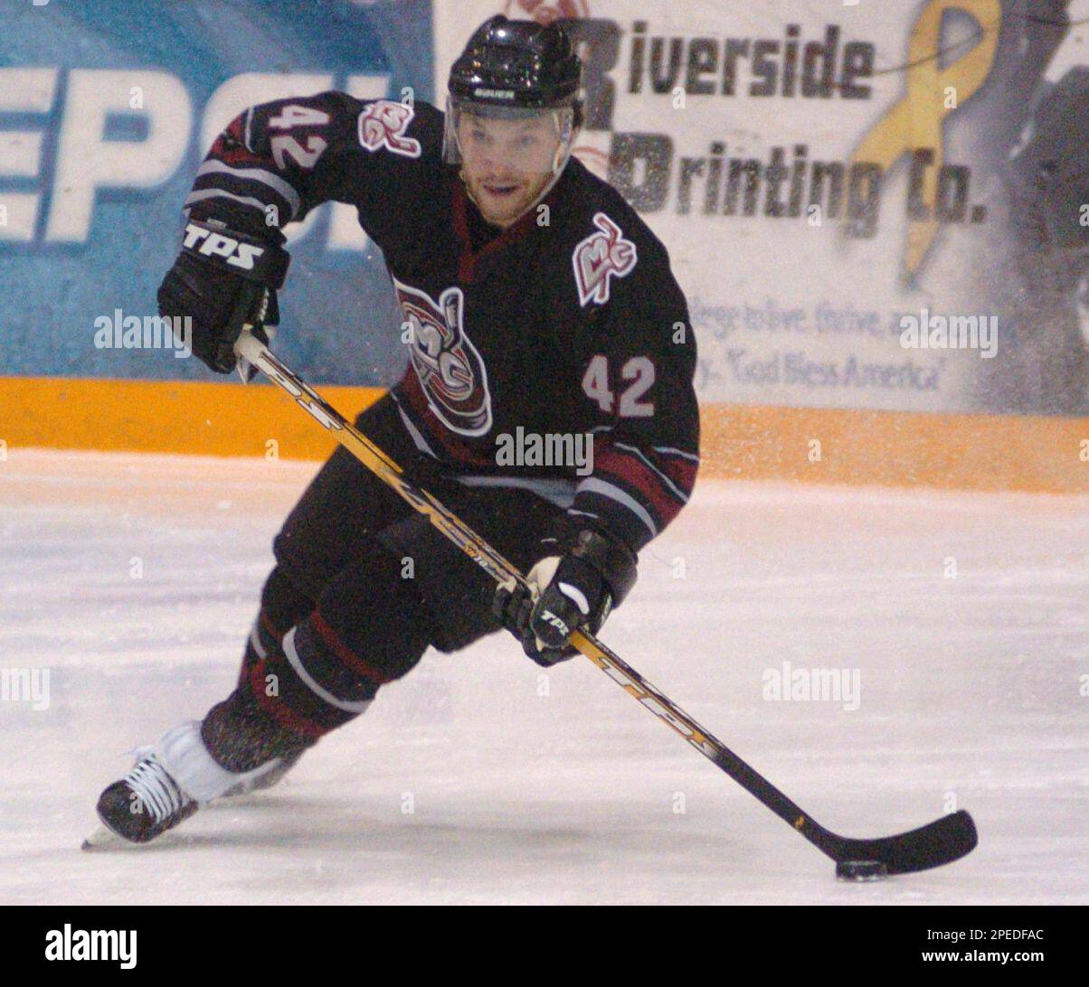 https://c8.alamy.com/comp/2PEDFAC/motor-city-mechanics-sean-avery-skates-with-the-puck-against-the-port-huron-beacons-friday-feb-11-2005-in-port-huron-mich-the-united-hockey-league-mechanics-signed-nhl-players-avery-who-plays-for-the-los-angeles-kings-and-bryan-smolinski-of-the-ottawa-senators-friday-on-the-149th-day-of-the-lockout-avery-scored-two-goals-to-lift-the-mechanics-to-a-3-2-win-ap-phototimes-herald-j-douglas-brooks-2PEDFAC.jpg