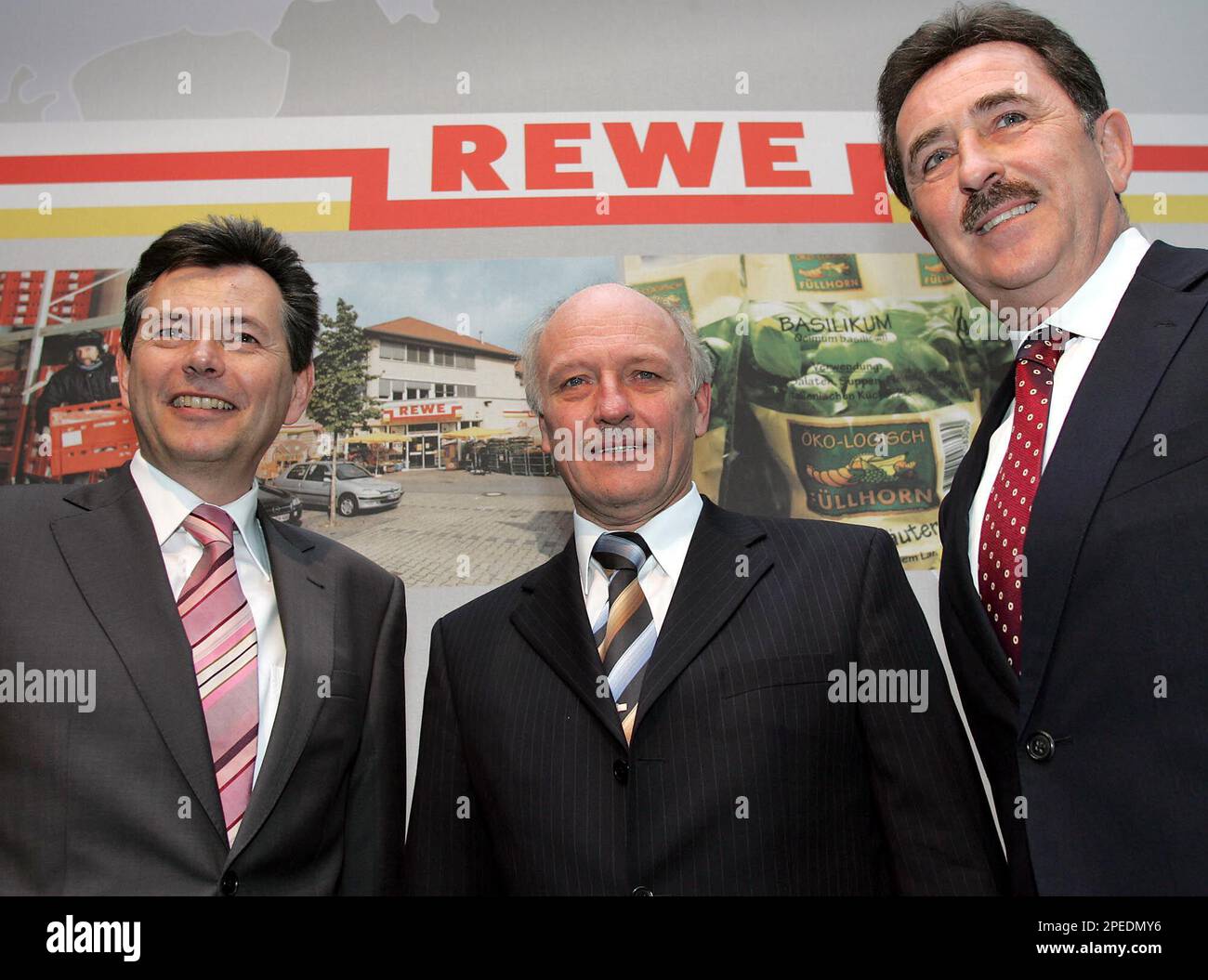 Die Vorstaende der REWEHandelsgruppe Hans Schmitz, Gerd Bruse und Josef Sanktjohanser, von