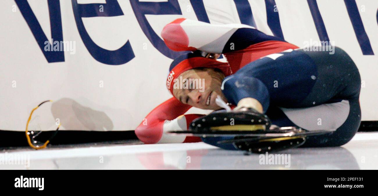 Netherland's Gerard van Velde grabs his head as he crashes in the 1000mm men's World Sprint Netherland's Gerard van Velde grabs his head as he crashes in the 1000mm men's World Sprint