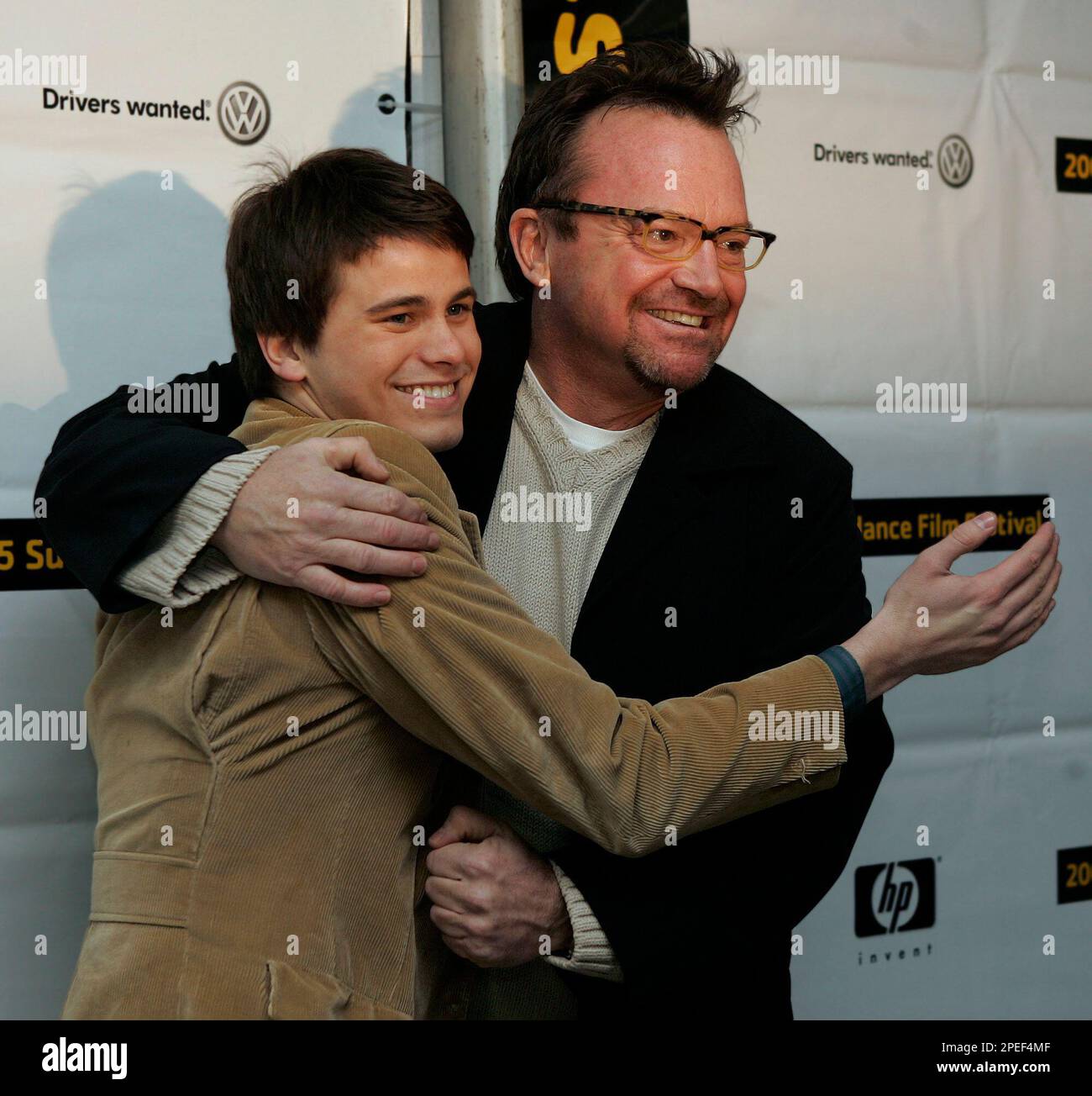 Actors Tom Arnold, right, and Jason Ritter clown around at the premier ...