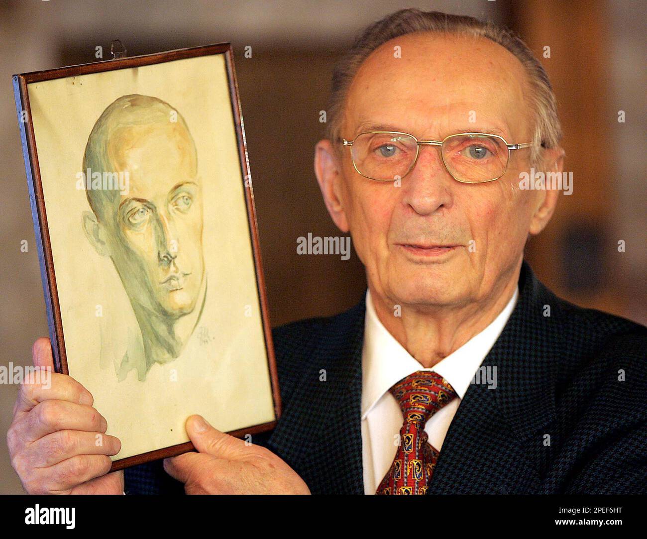 Der AuschwitzUeberlebende Janusz Mlynarski zeigt am Mittwoch, 19