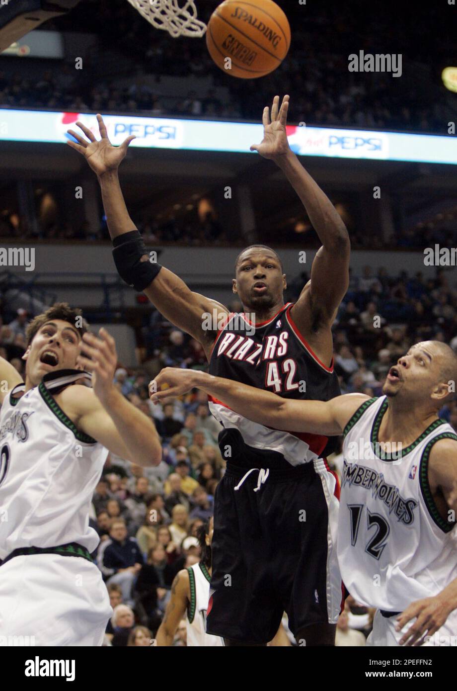 Portland Trail Blazers center Theo Ratliff (42) and Minnesota