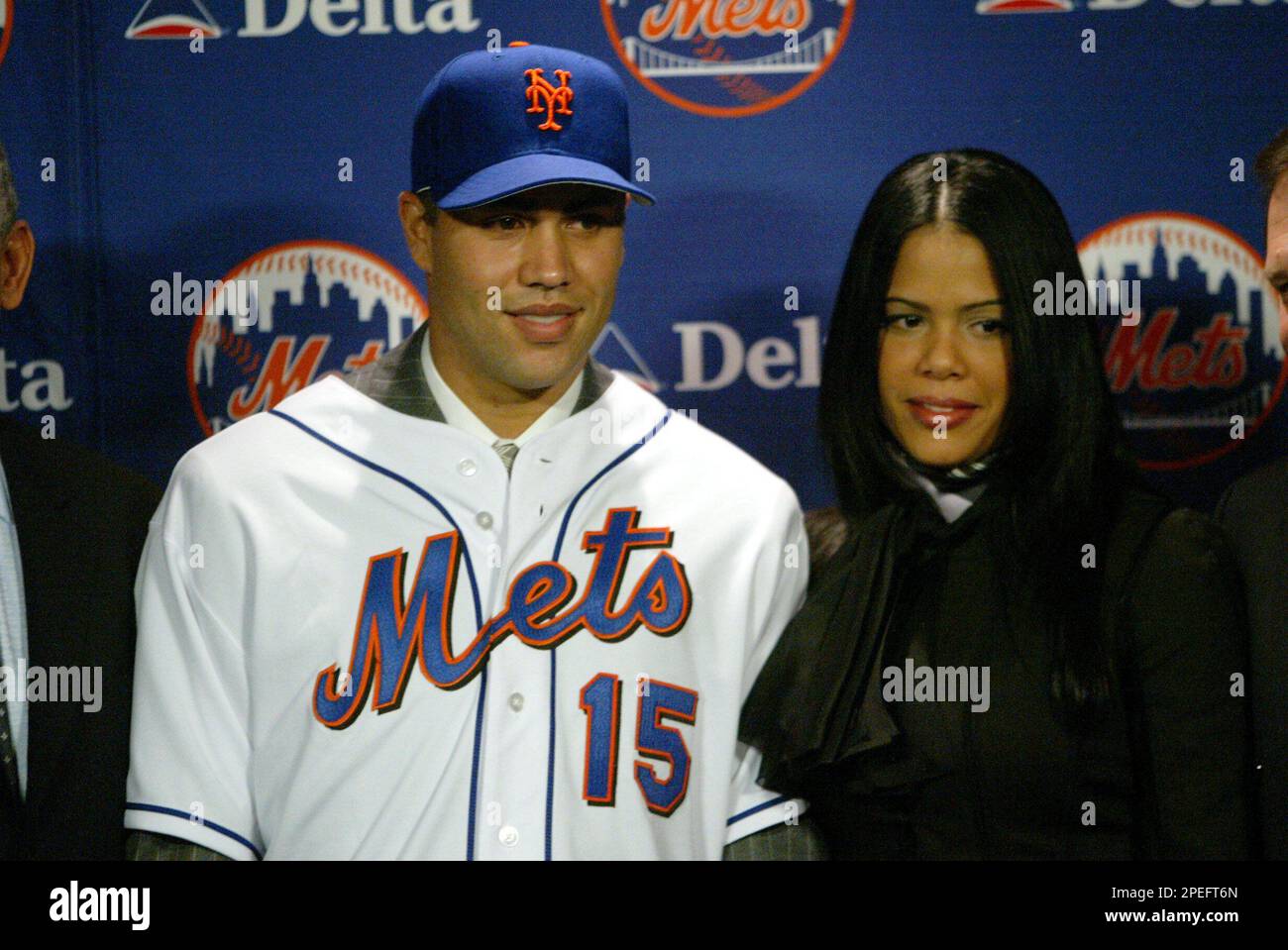 SNY - Carlos Beltrán and Carlos Delgado pose with