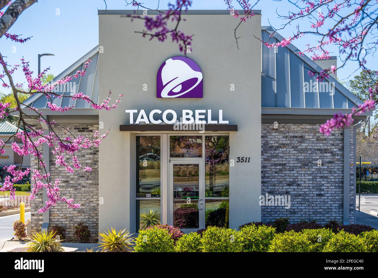 Taco Bell Mexican fast food restaurant in Snellville (Metro Atlanta), Georgia. (USA) Stock Photo