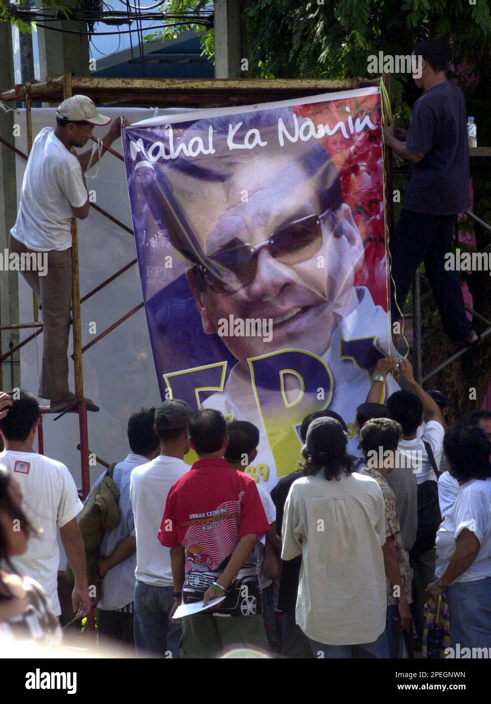 Supporters Of Movie Actor And Presidential Candidate Fernando Poe Jr ...