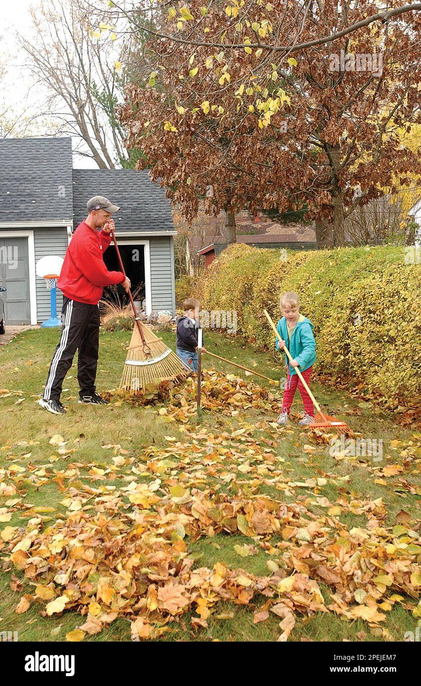 ** ADVANCE FOR WEEKEND NOV. 13-14 ** Kurt Goeckermann and his two ...