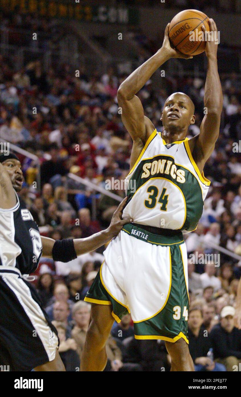 Download Ray Allen in action for the Seattle SuperSonics Wallpaper